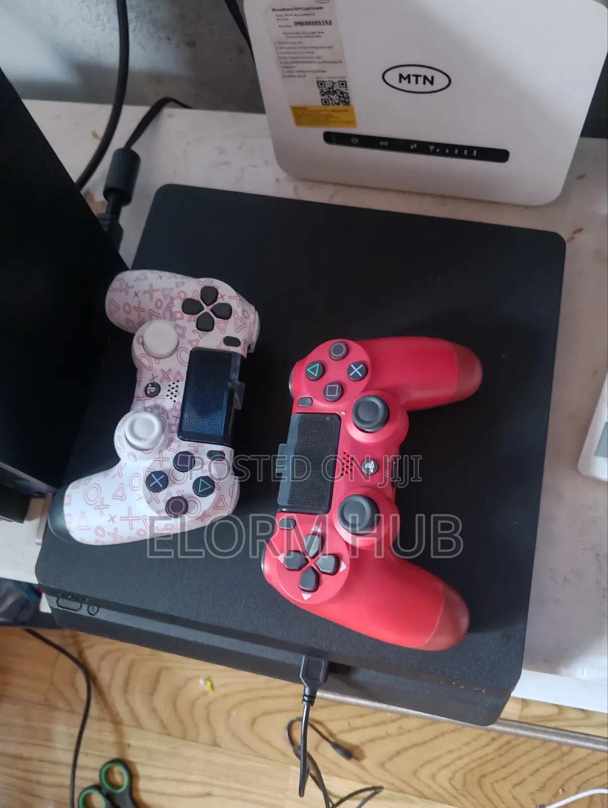 PS4 Slim Jailbreak With 12 Gmes and 2 Controllers