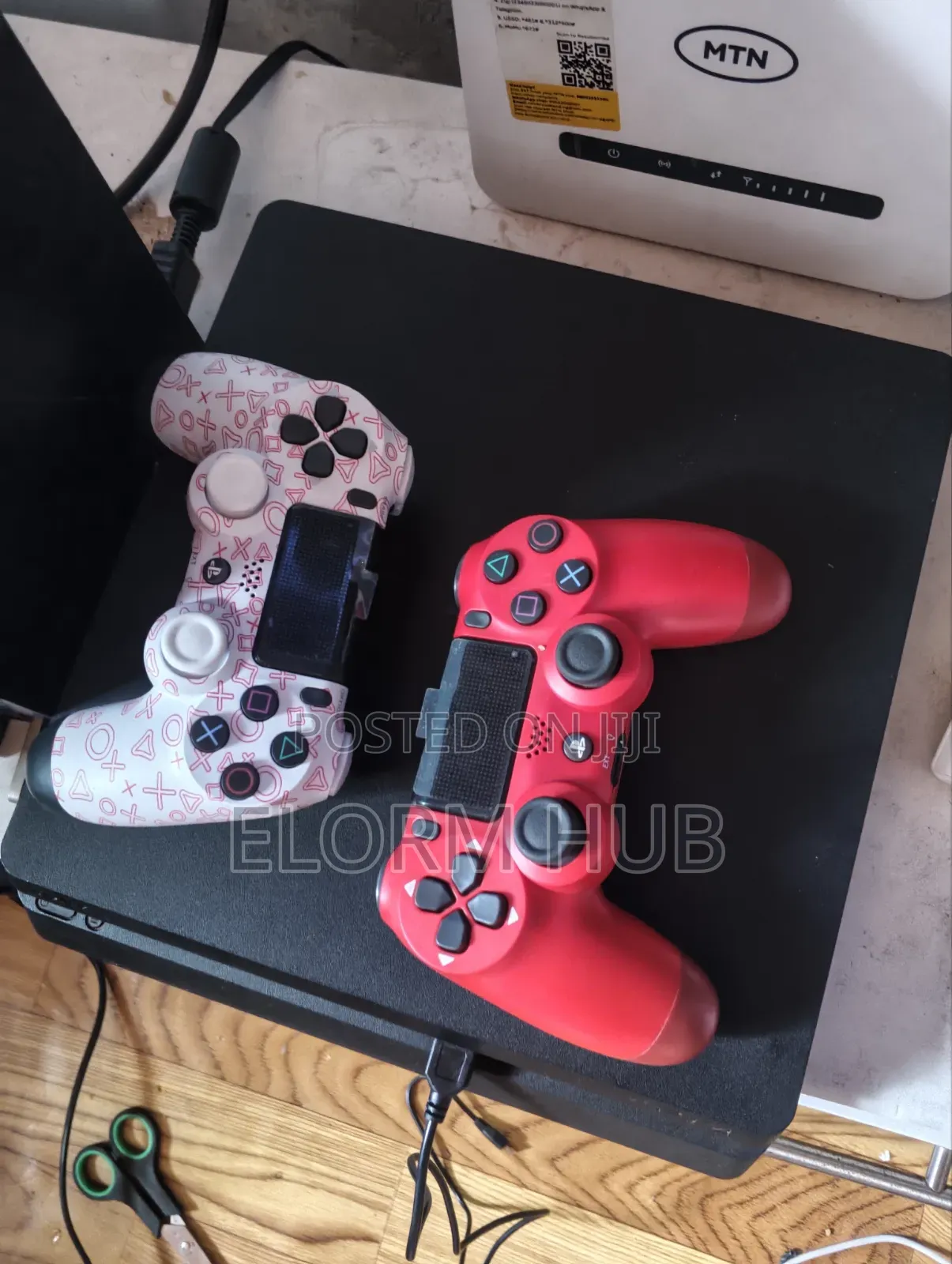 PS4 Slim Jailbreak With 12 Gmes and 2 Controllers