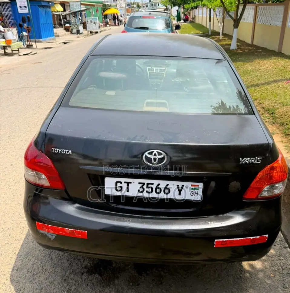 Toyota Yaris 2010 Black