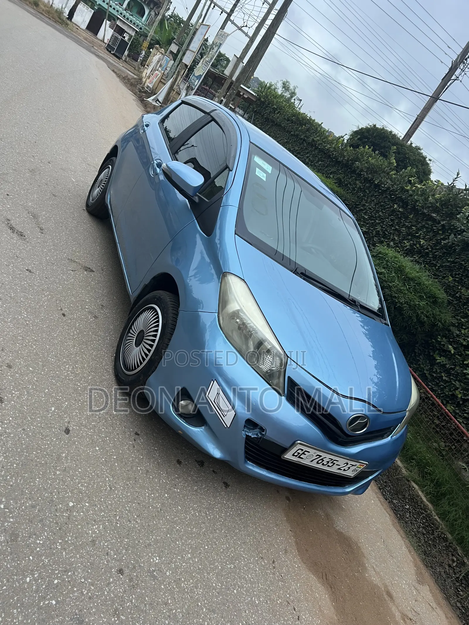 Toyota Vitz 1.3 FWD 5dr 2012 Blue