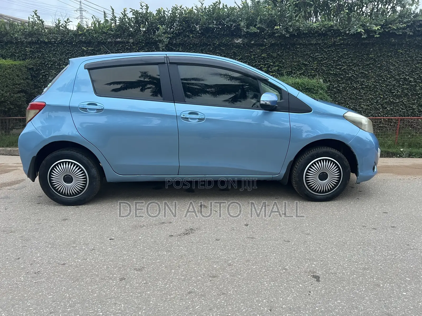 Toyota Vitz 1.3 FWD 5dr 2012 Blue