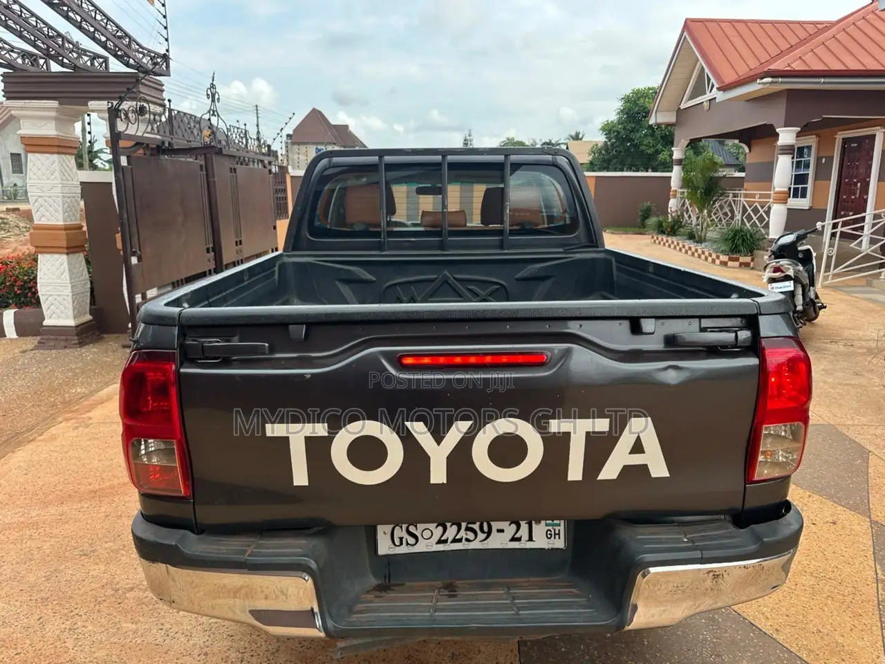 Toyota Hilux 2021 Gray