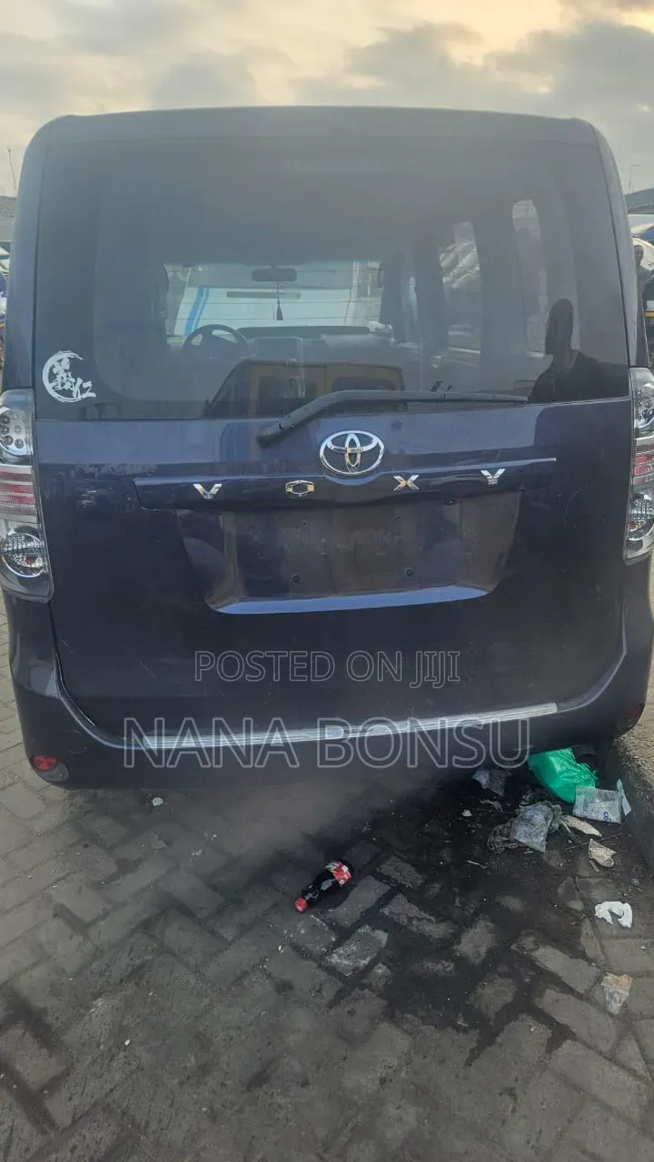 Toyota Voxy 2013 Black