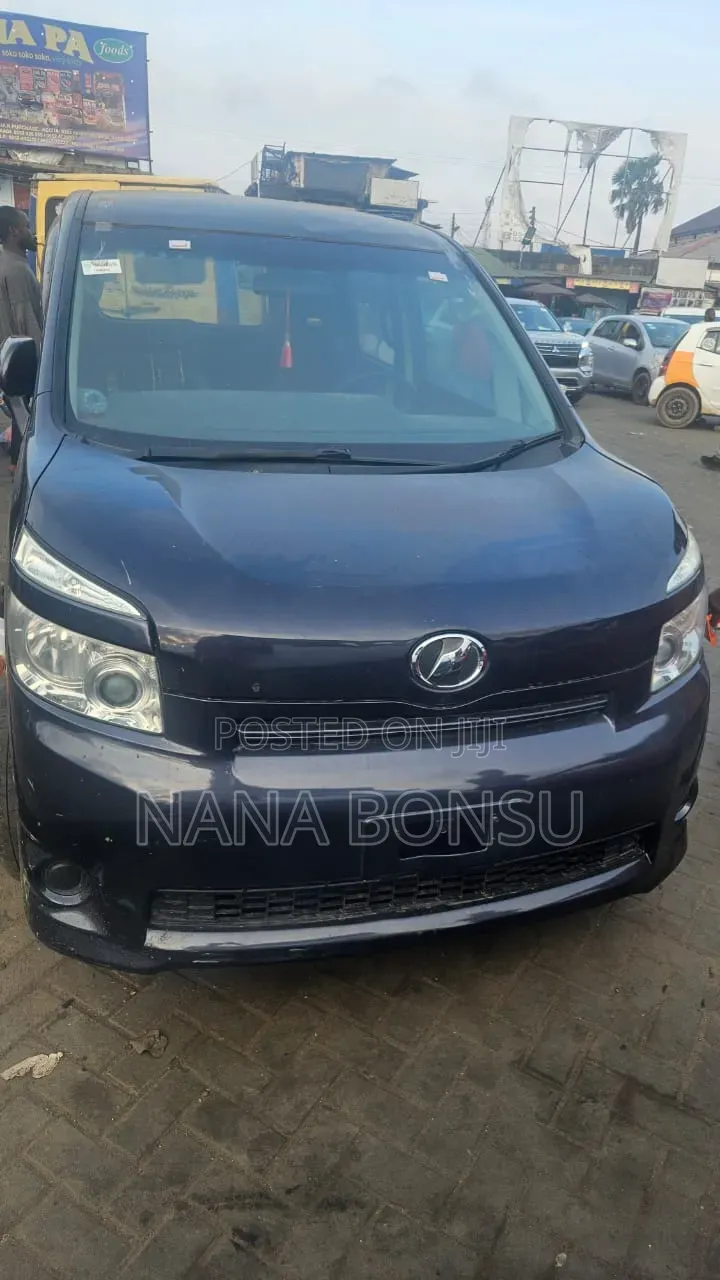 Toyota Voxy 2013 Black