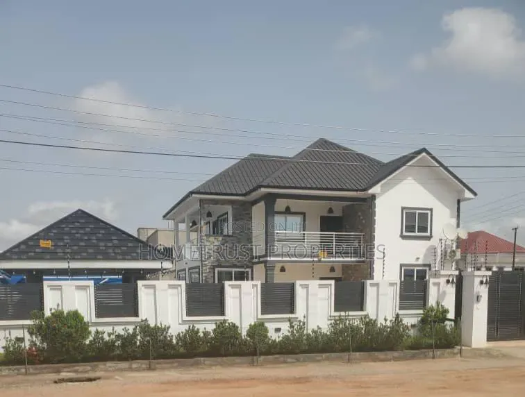 5bdrm Duplex in Hastso, Antis for sale