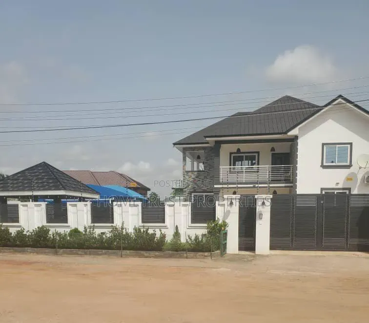5bdrm Duplex in Hastso, Antis for sale