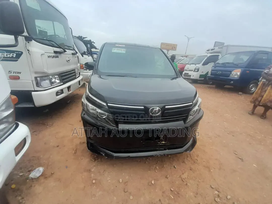 Toyota Voxy 2015 Black