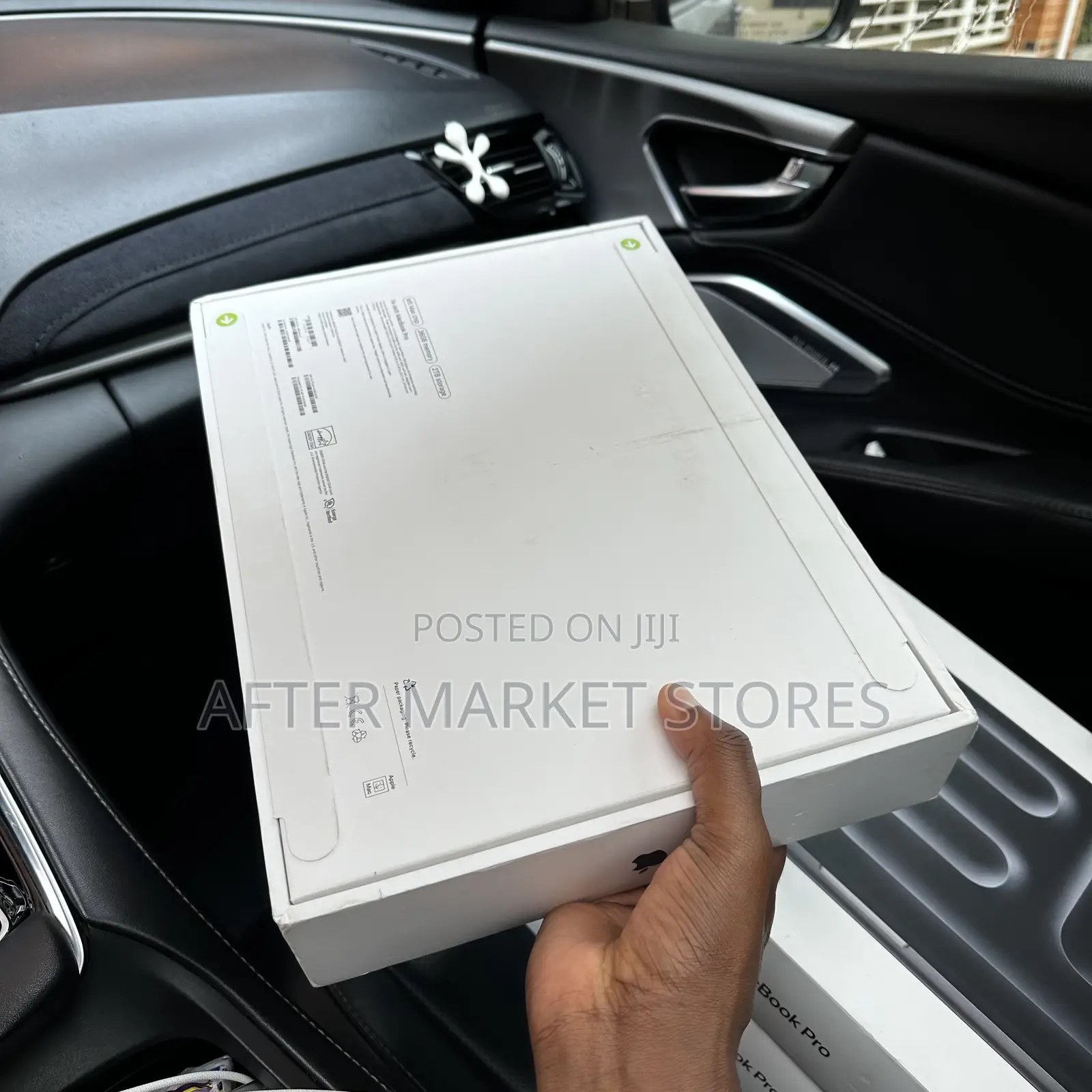 New Laptop Apple MacBook Pro 2025 M5 16GB Apple M5 SSD 512GB