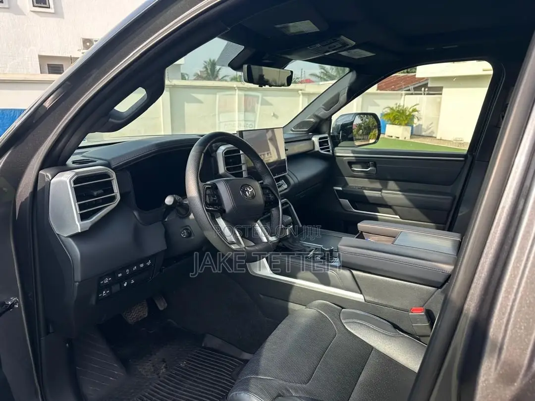 Toyota Tundra 2024 Black