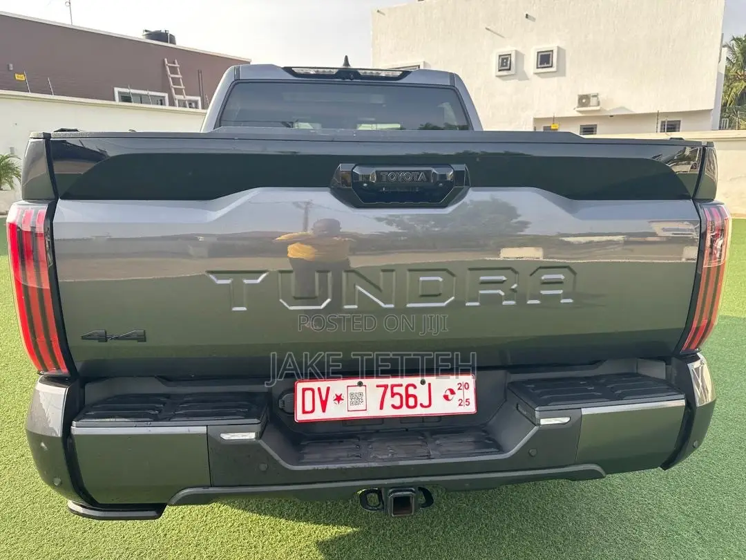 Toyota Tundra 2024 Black