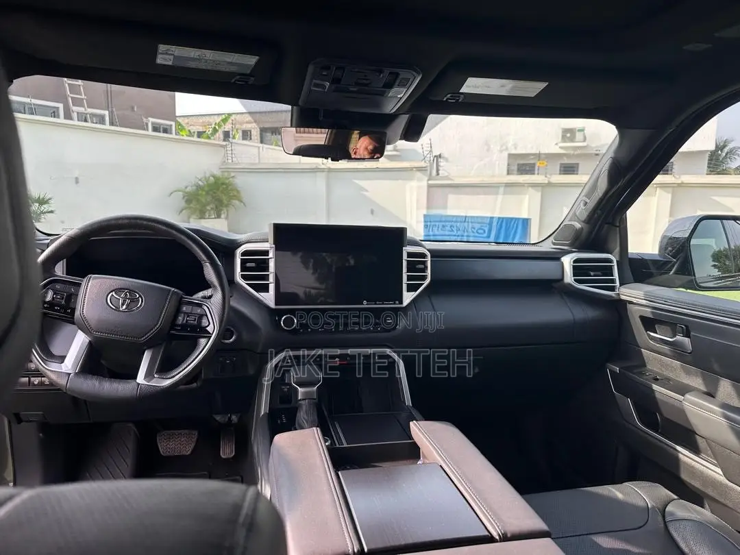 Toyota Tundra 2024 Black