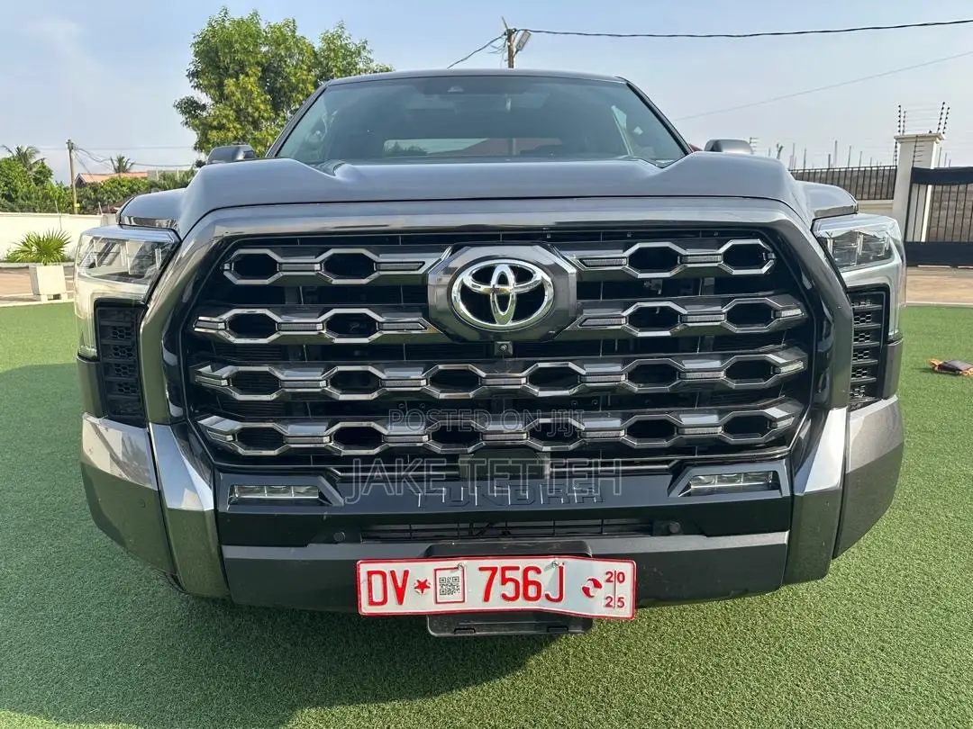 Toyota Tundra 2024 Black