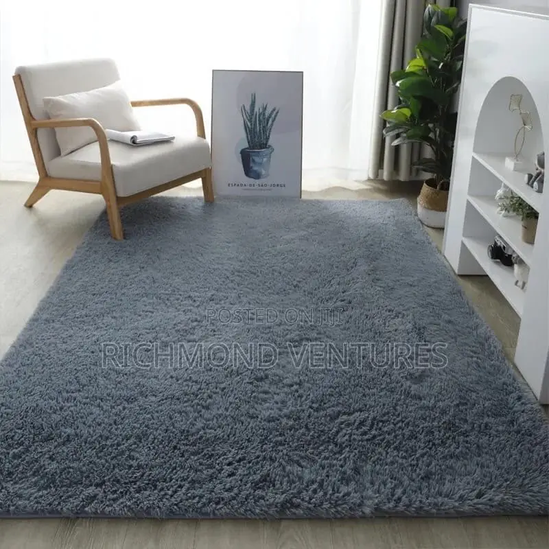 High Quality and Affordable Fluffy Carpets in Different Color