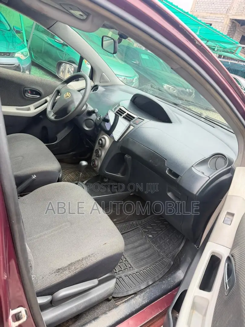 Toyota Vitz 1.3 AWD 5dr 2010 Brown