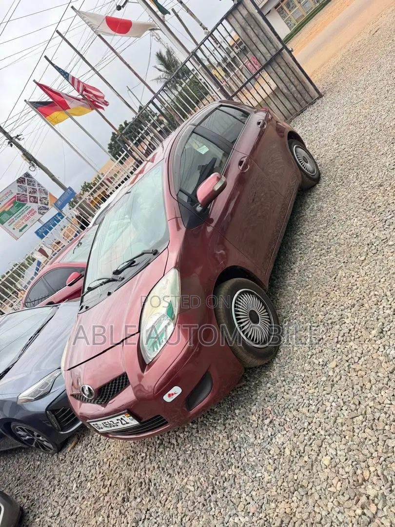 Toyota Vitz 1.3 AWD 5dr 2010 Brown