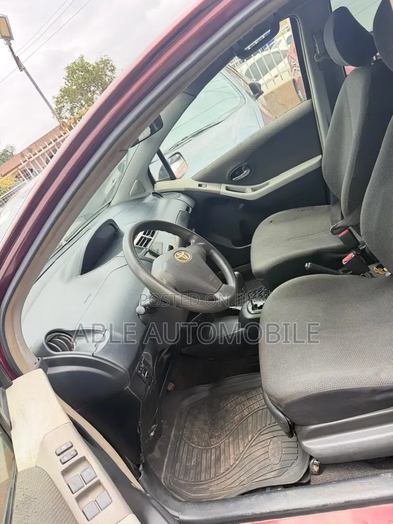 Toyota Vitz 1.3 AWD 5dr 2010 Brown