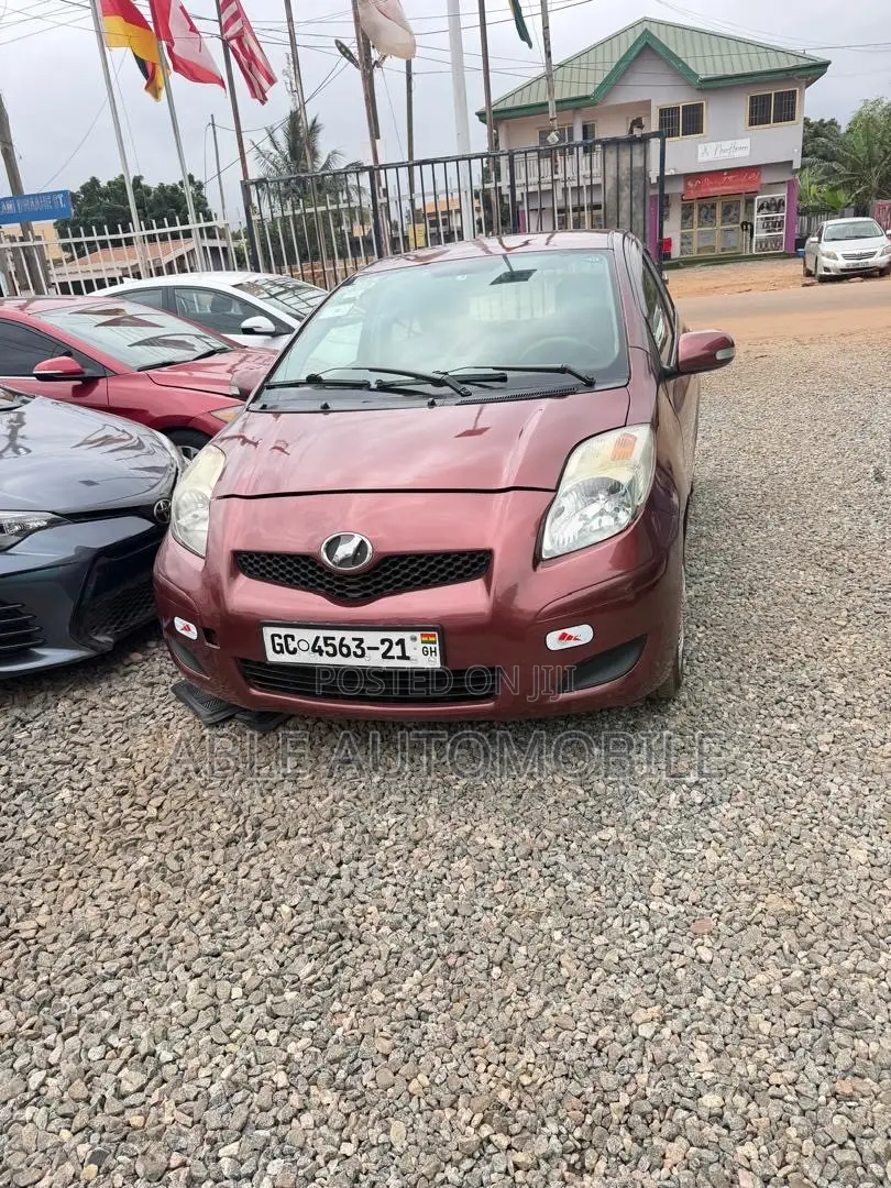 Toyota Vitz 1.3 AWD 5dr 2010 Brown