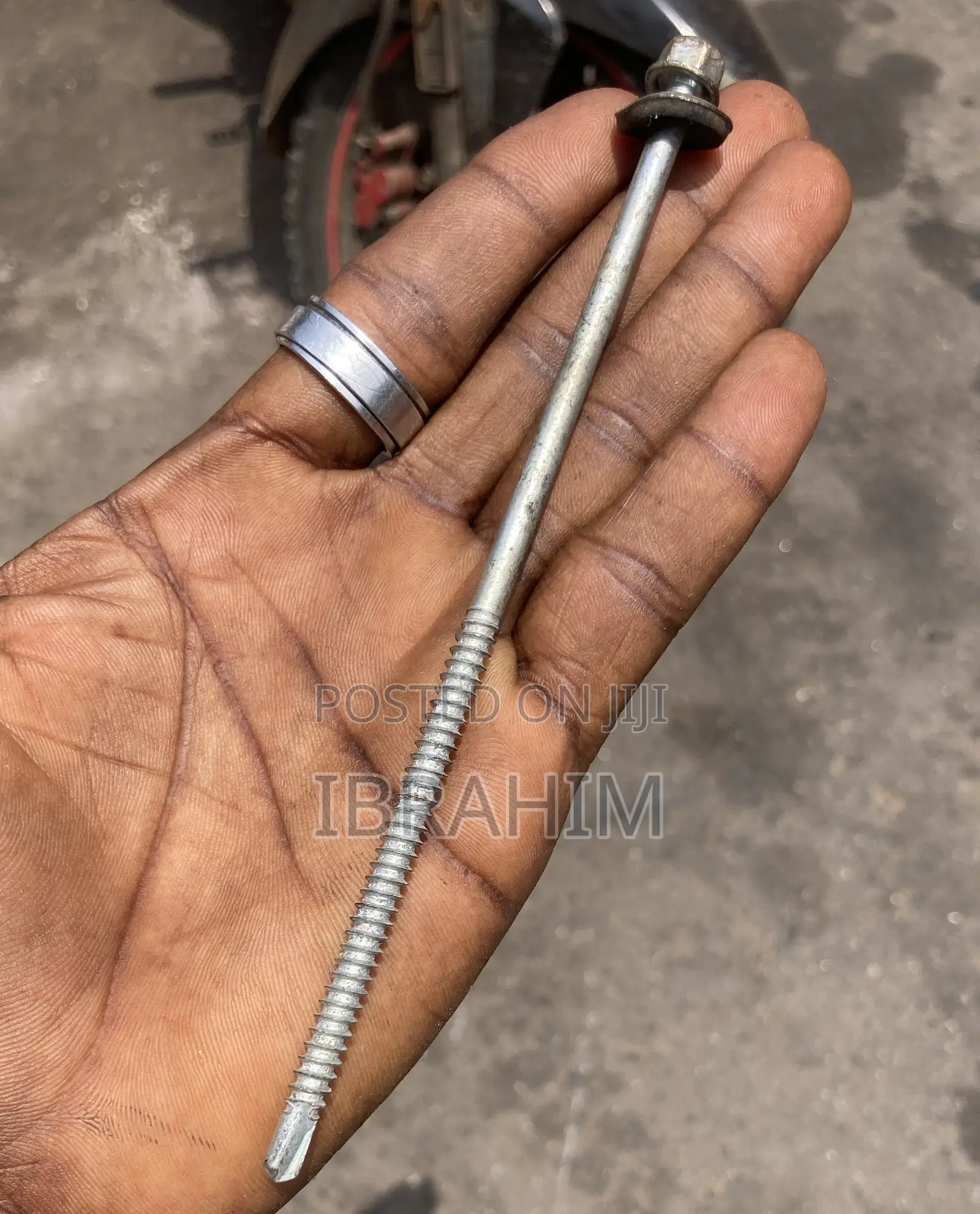 Self Tapping Roofing Screws 5.5 X 5 Inches 100 in the Box