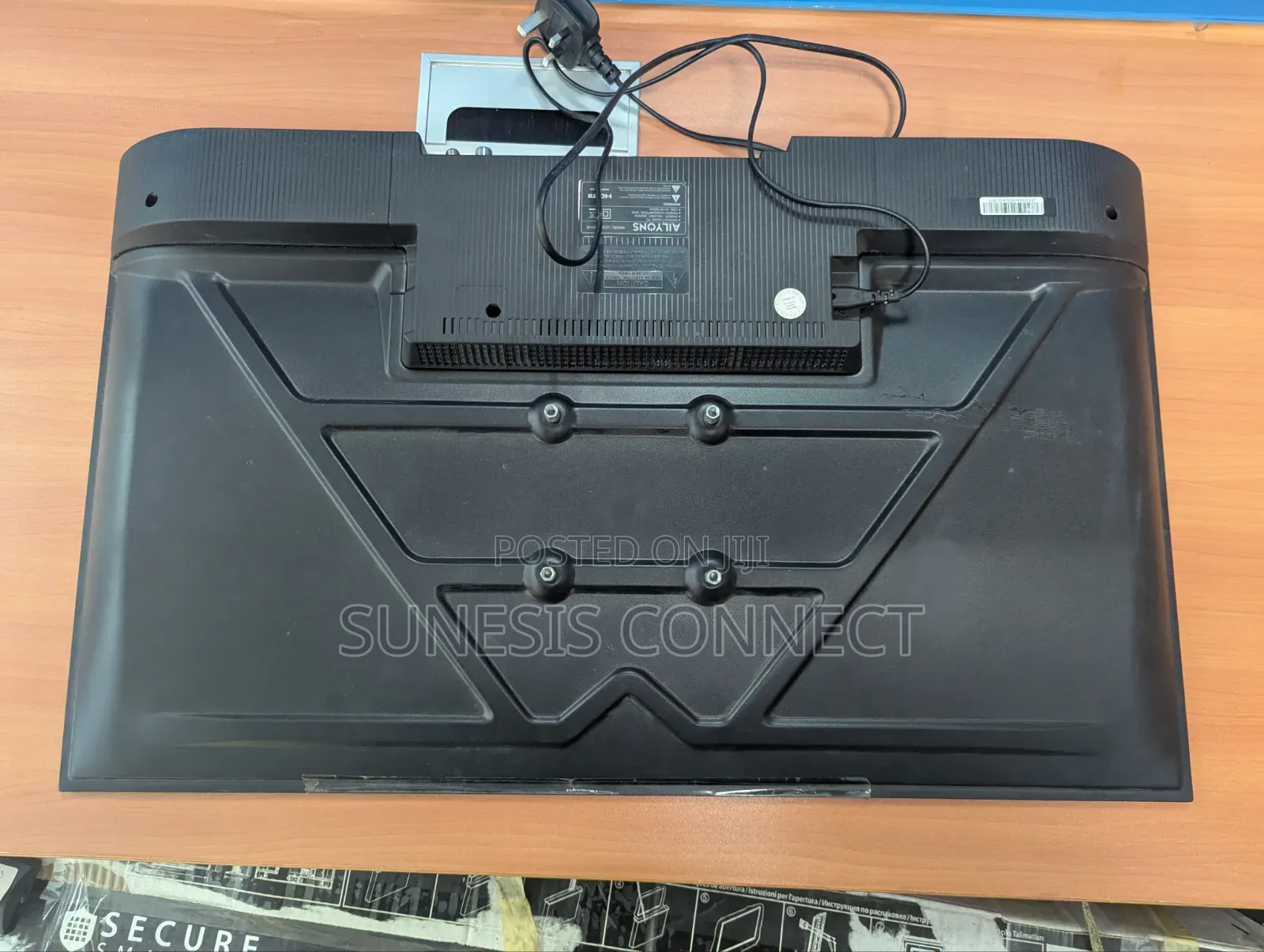 32-Inch Ailyons Television [TV Set]