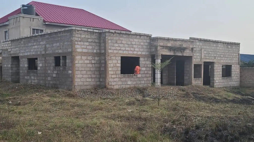 4bdrm House in Amasaman for sale