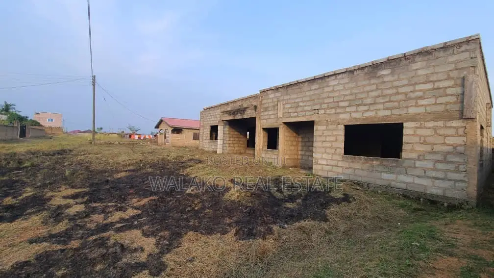 4bdrm House in Amasaman for sale