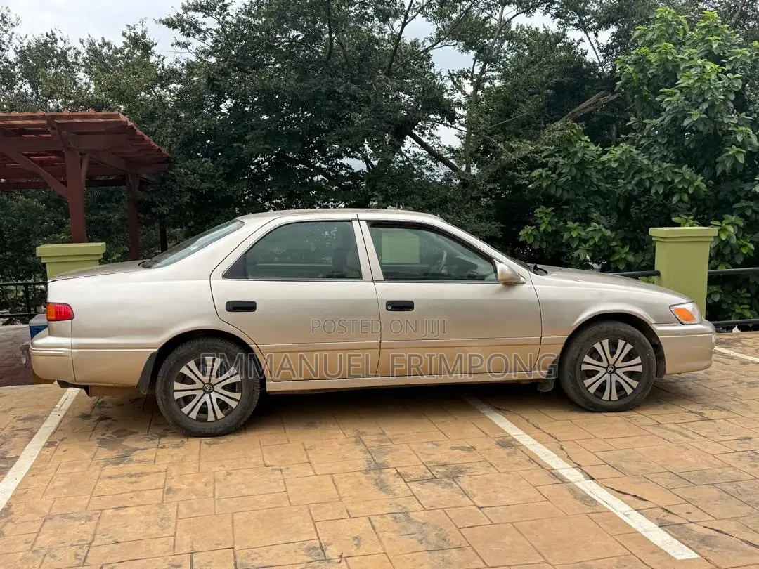 Toyota Camry SE 4dr Sedan (2.4L 4cyl 4A) 2002 Gold