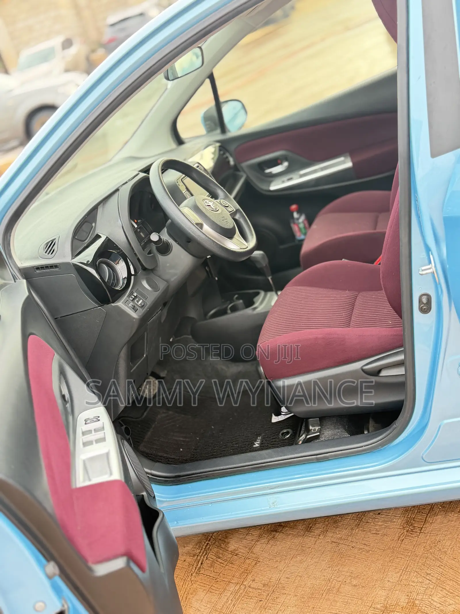Toyota Vitz 1.3 FWD 5dr 2014 Blue