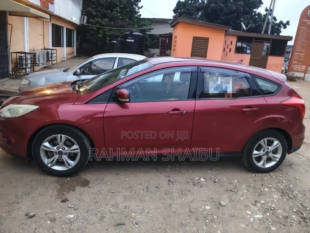 Ford Focus 2012 Red