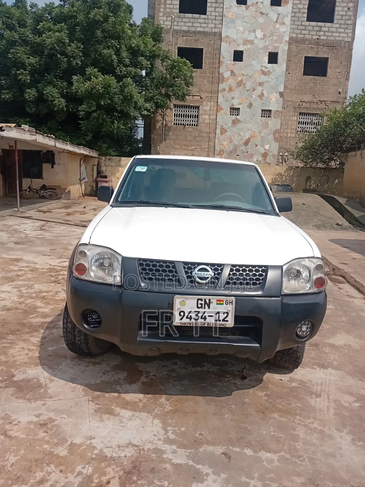 Nissan Hardbody 2010 White