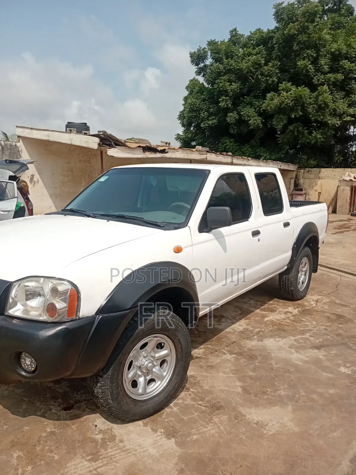 Nissan Hardbody 2010 White