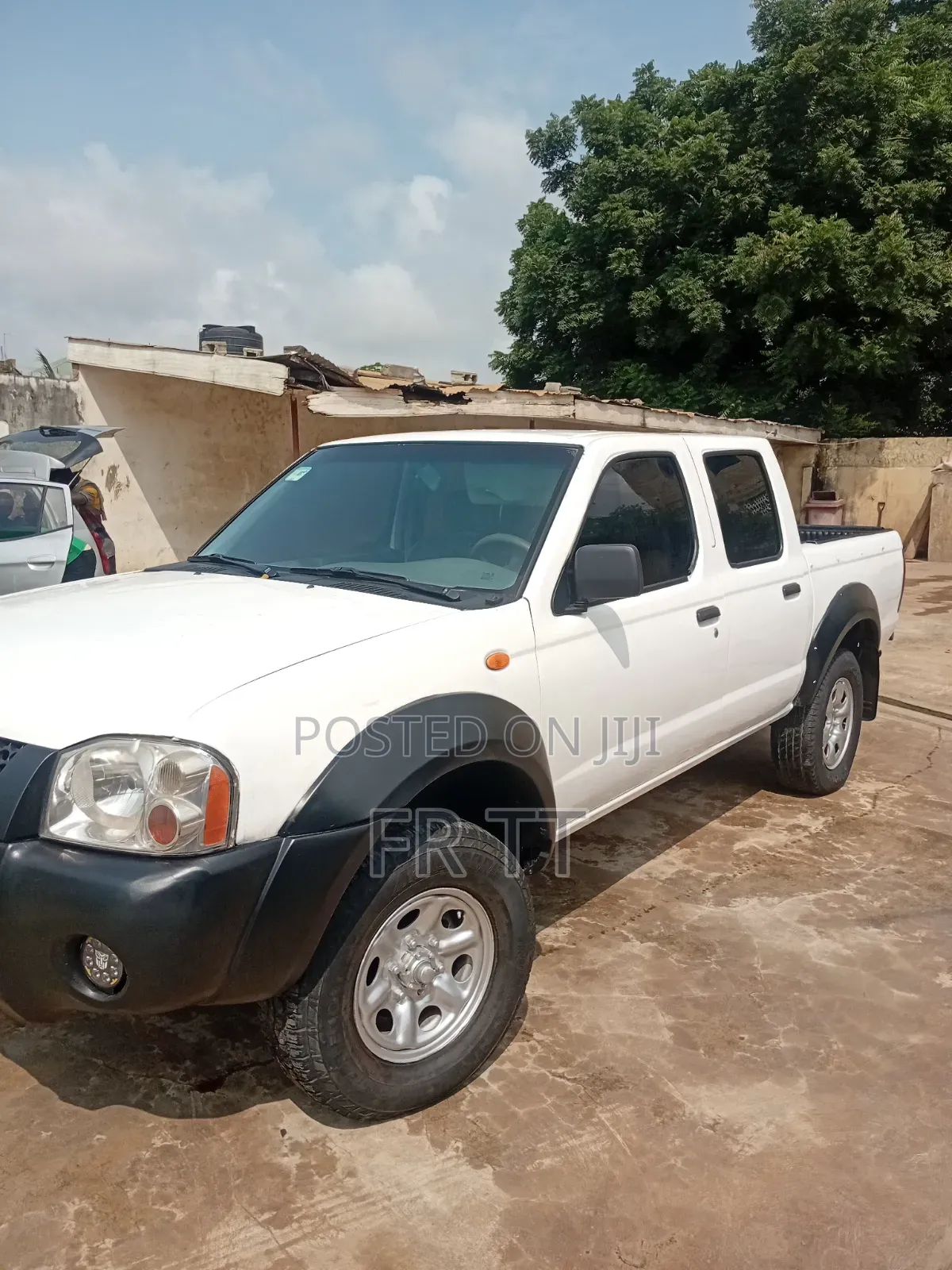Nissan Hardbody 2010 White