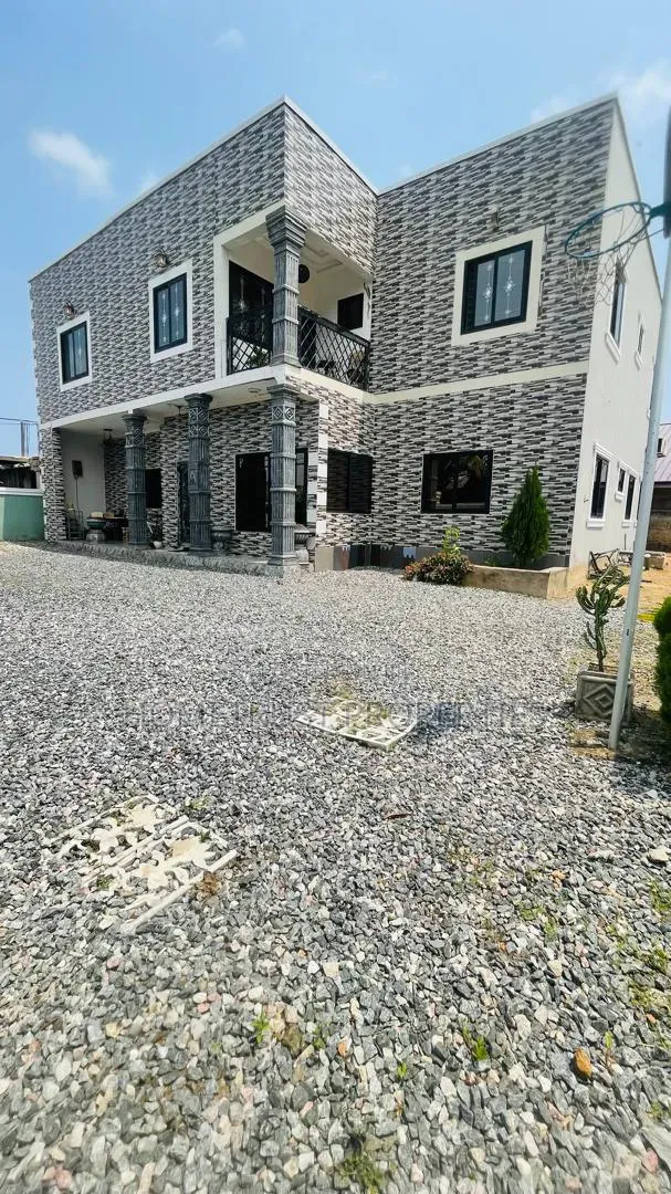 Furnished 6bdrm Duplex in Ablekuma Afuaman, Pentecost for sale