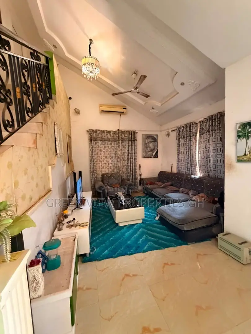 4bdrm House in West Hills Mall Area for sale