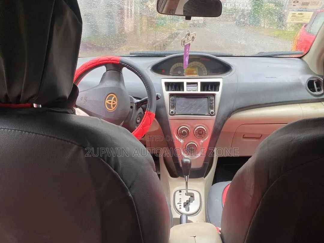 Toyota Yaris 2011 Black