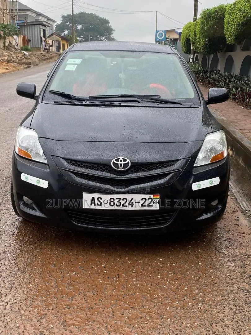 Toyota Yaris 2011 Black
