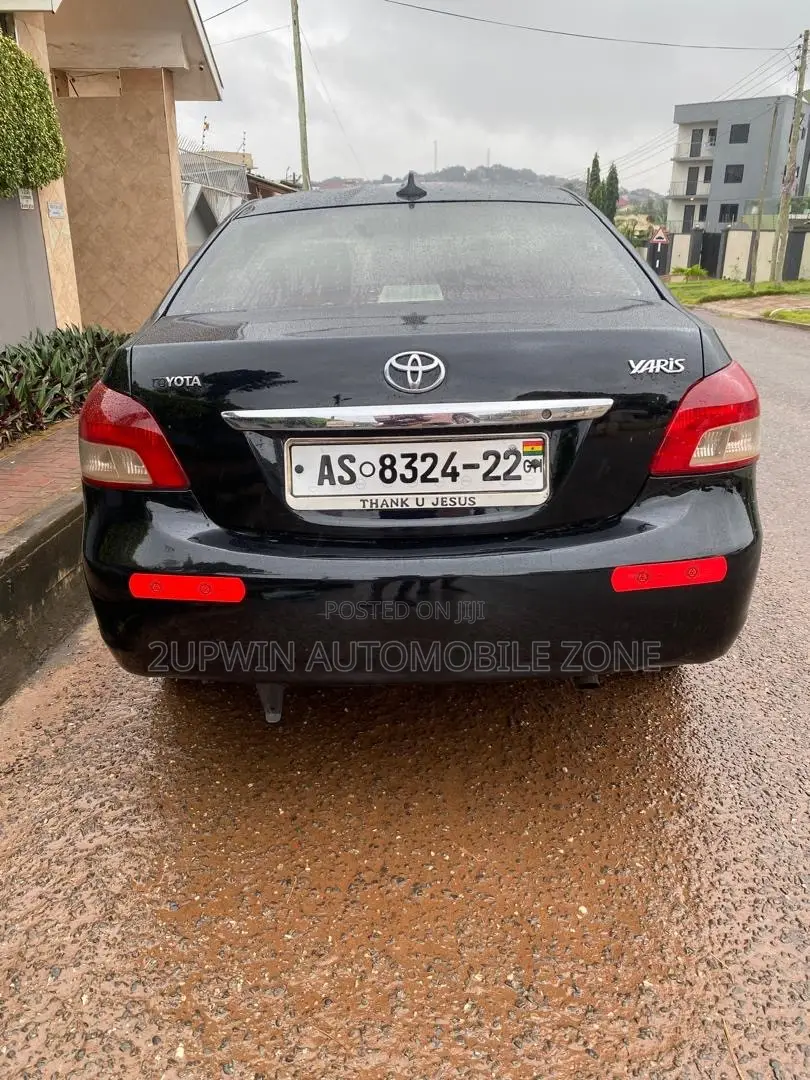 Toyota Yaris 2011 Black
