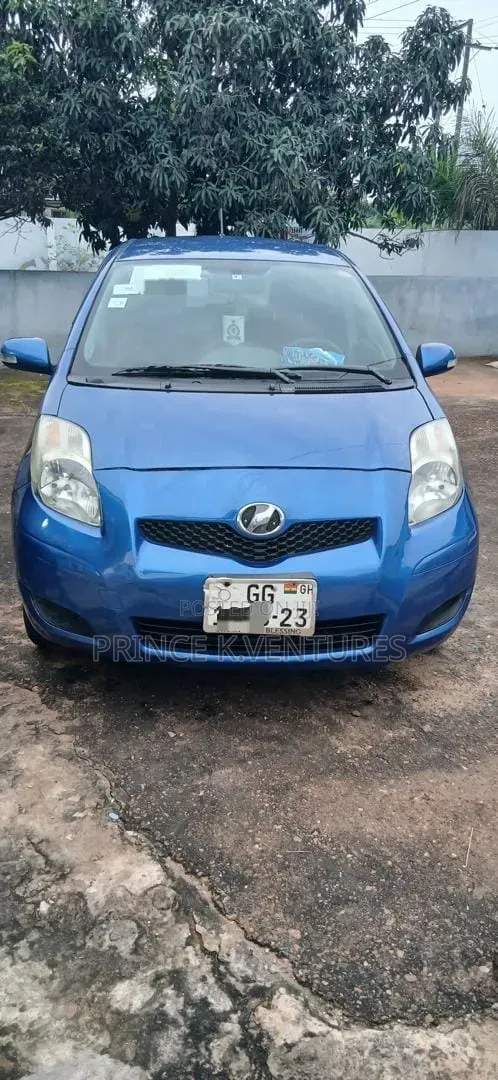 Toyota Vitz 2010 Red