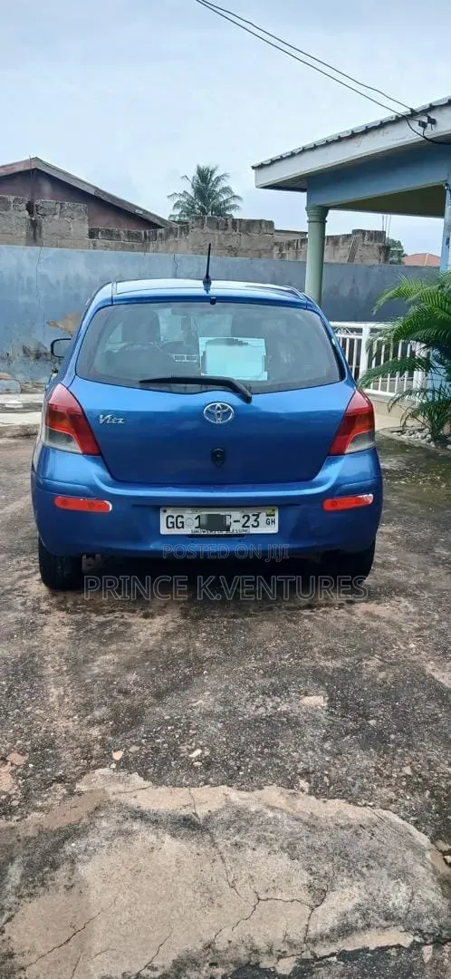 Toyota Vitz 2010 Red