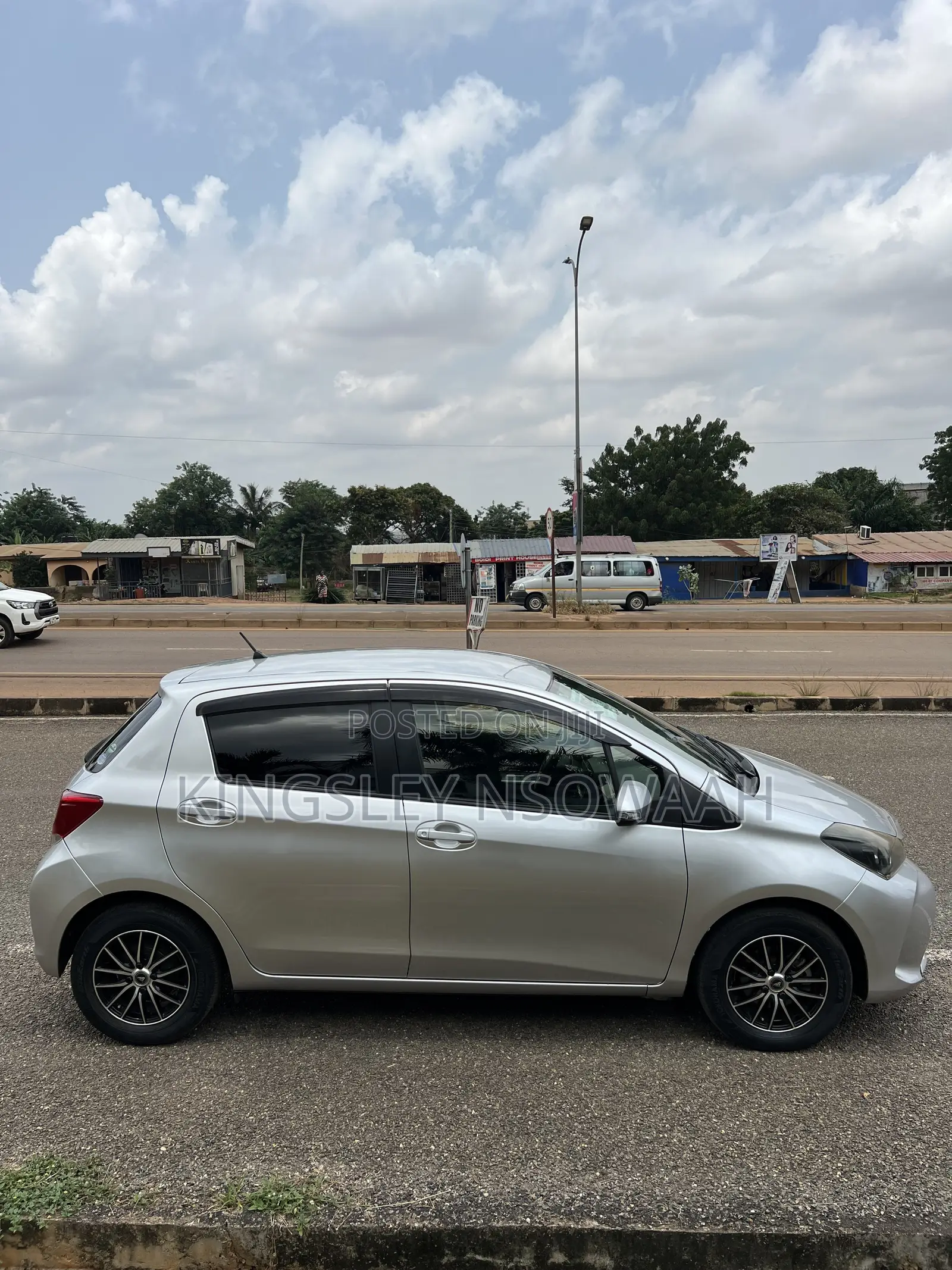 Toyota Vitz 1.3 AWD 5dr 2015 Silver