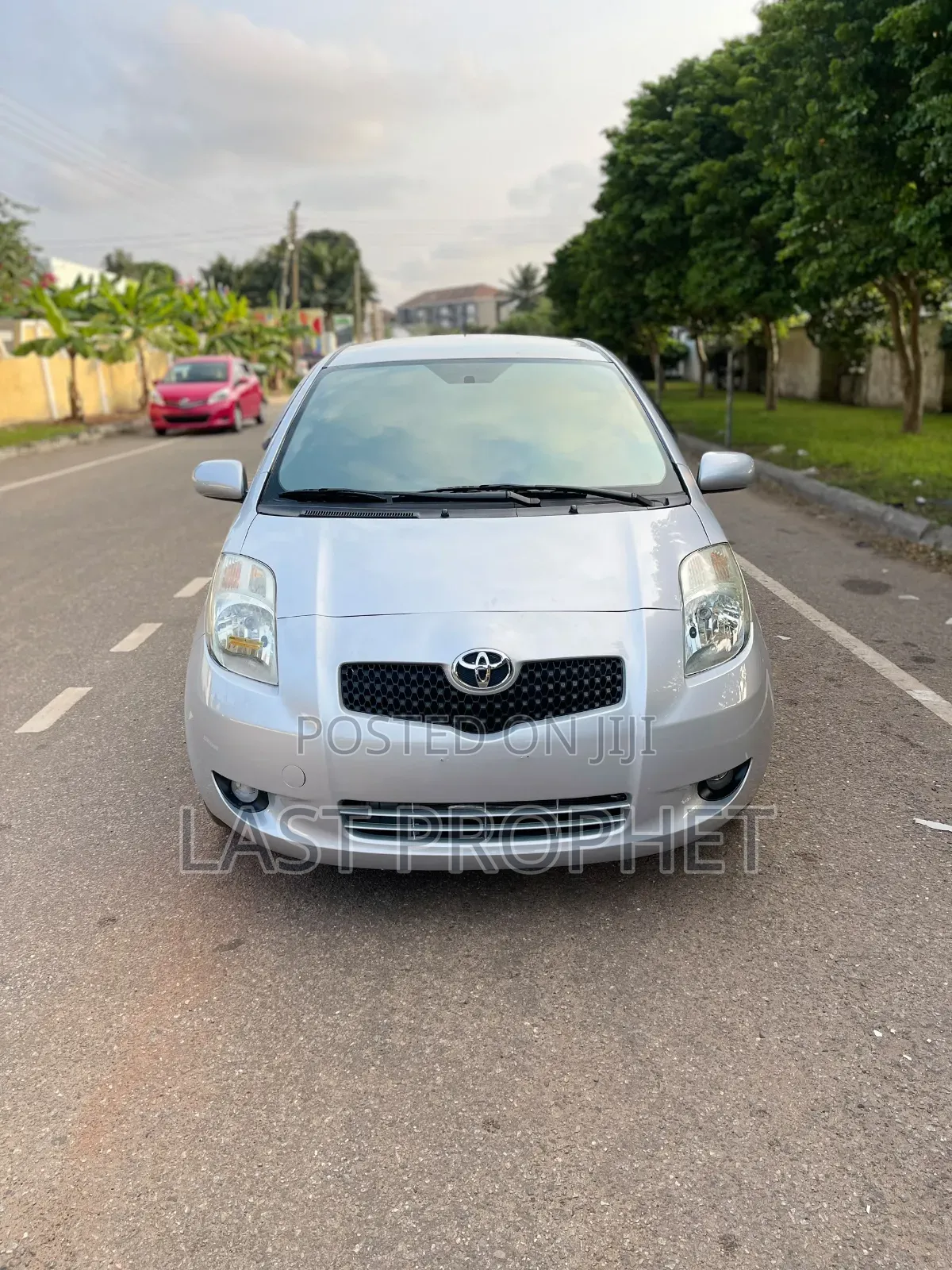 Toyota Vitz 2010 Silver