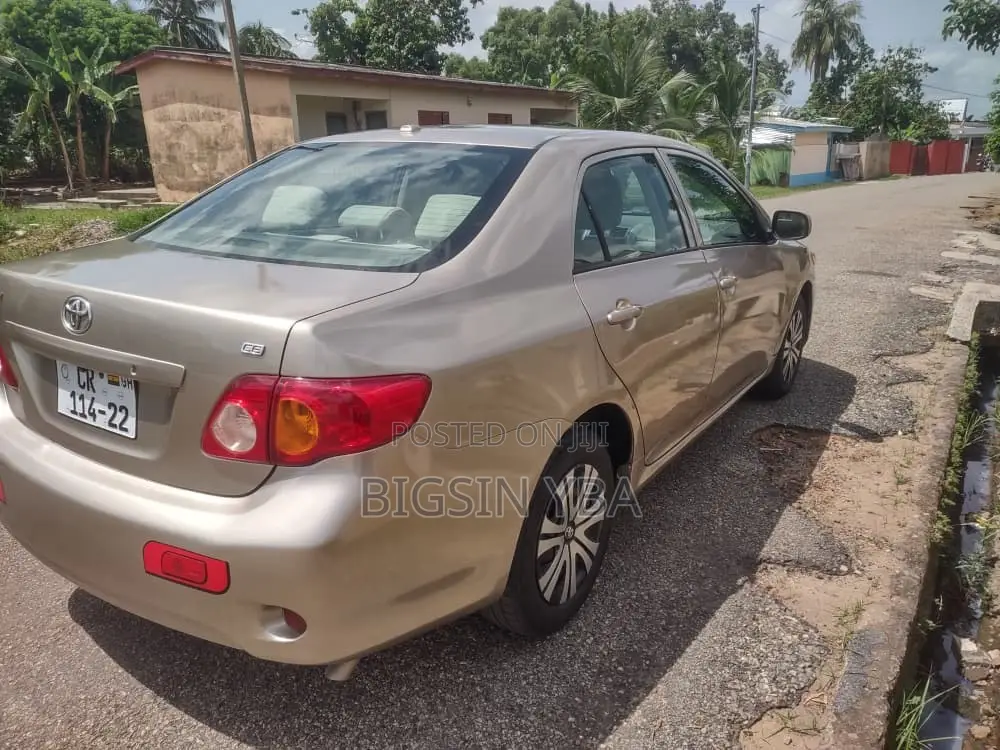 Toyota Corolla LE 4dr Sedan (1.8L 4cyl 4A) 2010 Gold