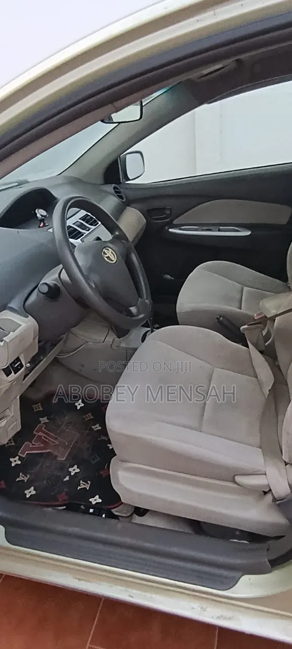 Toyota Belta 2010