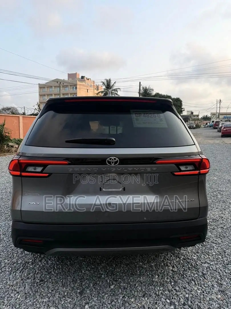 Toyota Highlander 2026 Silver