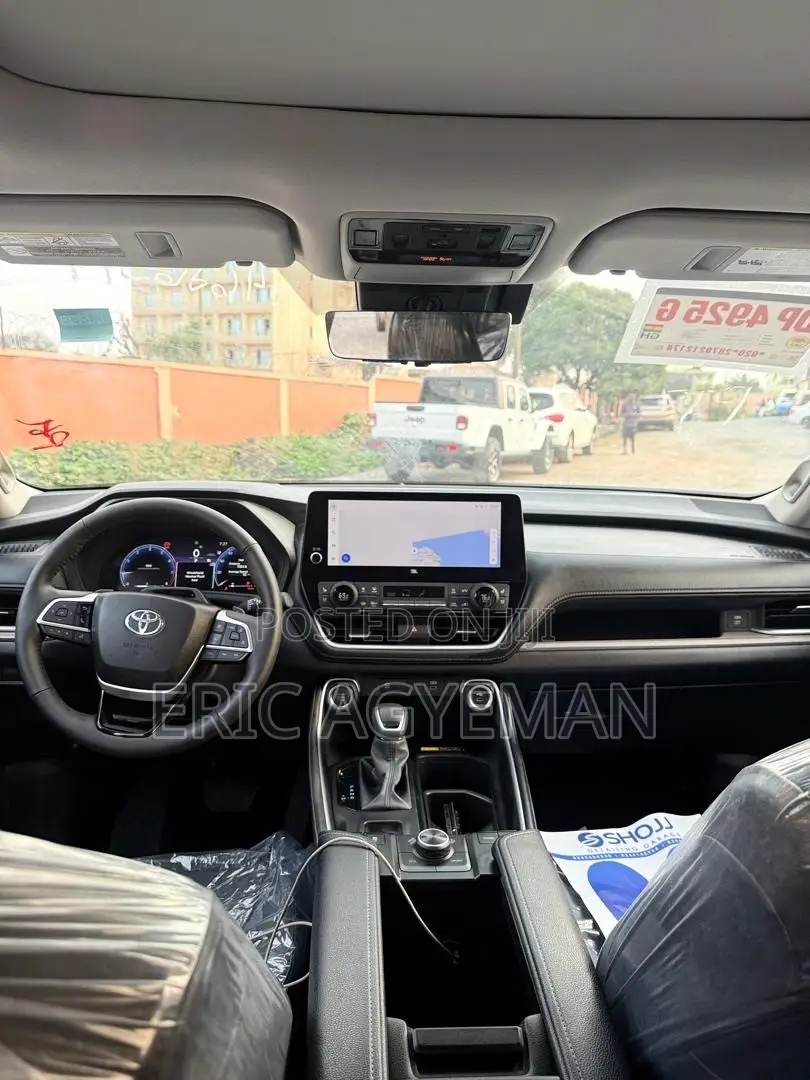 Toyota Highlander 2026 Silver