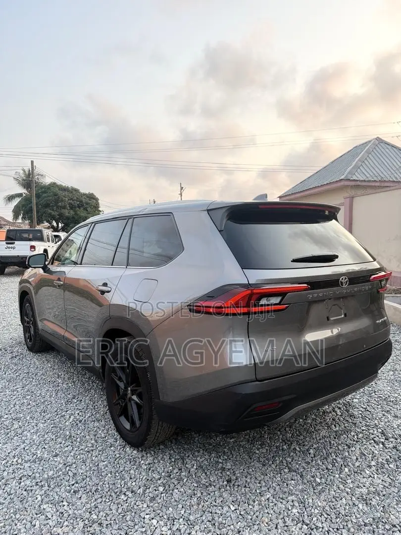 Toyota Highlander 2026 Silver