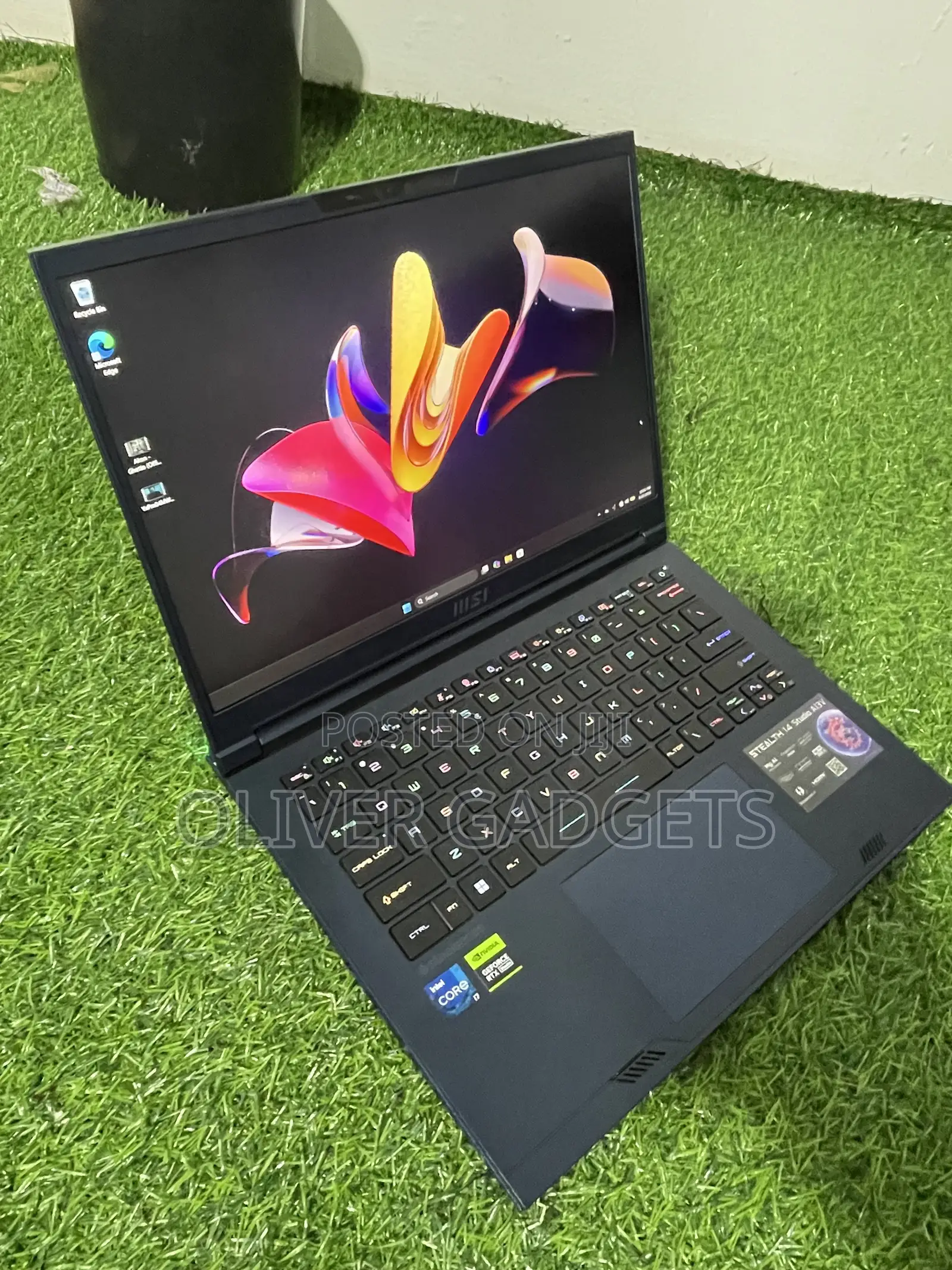 Laptop MSI Stealth 14 Studio A13VF 16GB Intel Core i7 SSD 512GB