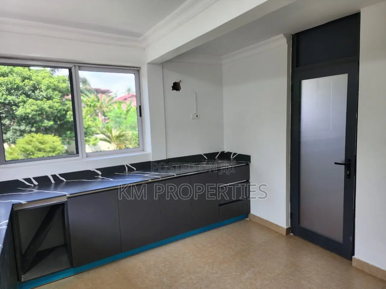 5 Bedroom House With 2bed Outhouse in Haatso.