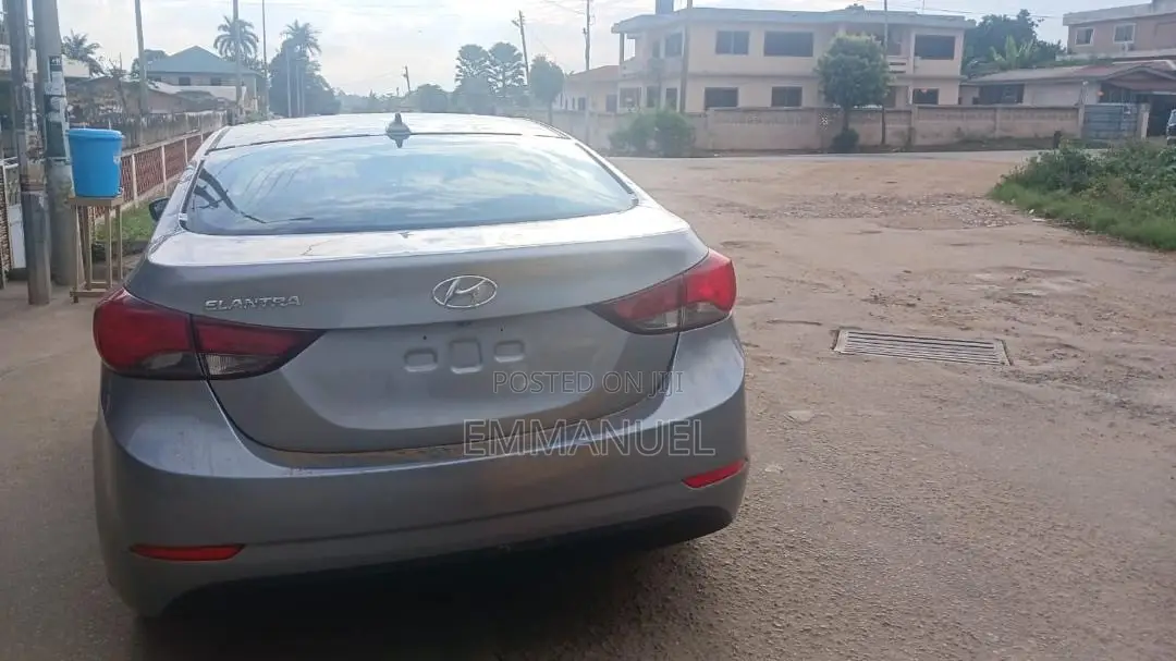 Hyundai Elantra SE Sedan FWD (1.8L 4cyl 6M) 2016 Gray
