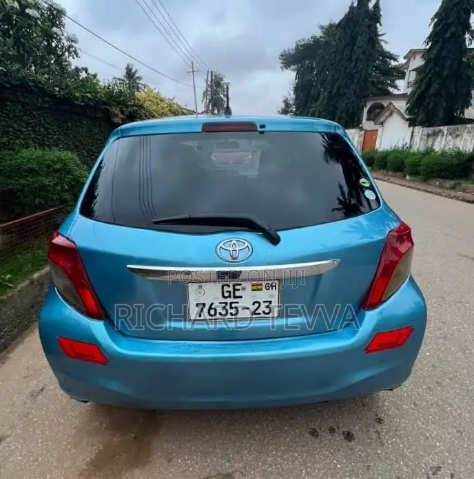 Toyota Vitz 1.3 AWD 5dr 2012 Blue