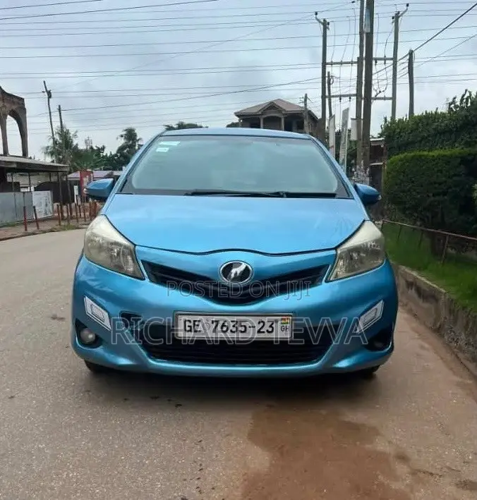 Toyota Vitz 1.3 AWD 5dr 2012 Blue